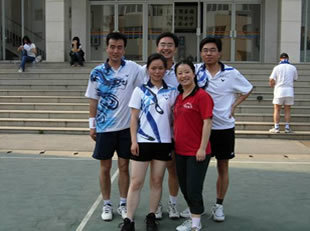 太阳成集团tyc7111cc教职工参加羽毛球比赛